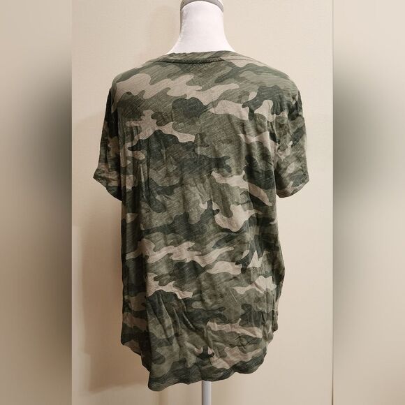 Old Navy EveryWear Green Camo V-Neck T-Shirt for Women Size Large - Picture 5 of 10